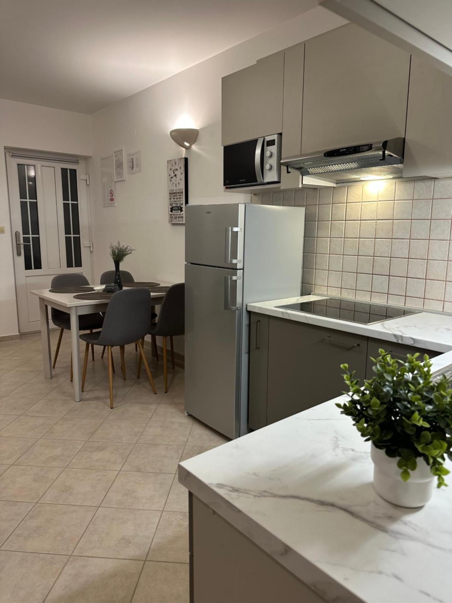 Apartmani Samec Novalja Eksteriør bilde